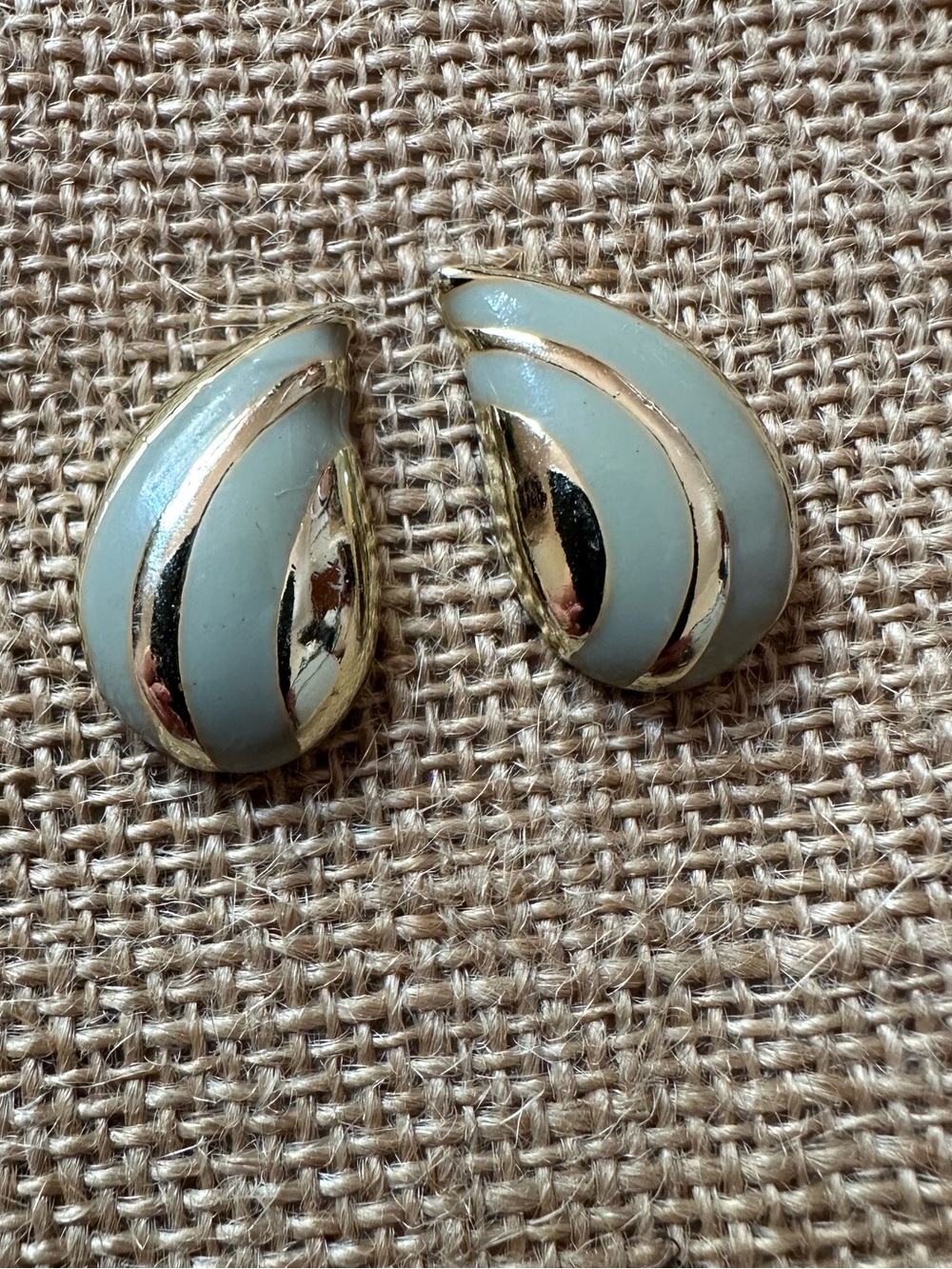 ✨5/$25 Vintage Teardrop Enamel Earrings